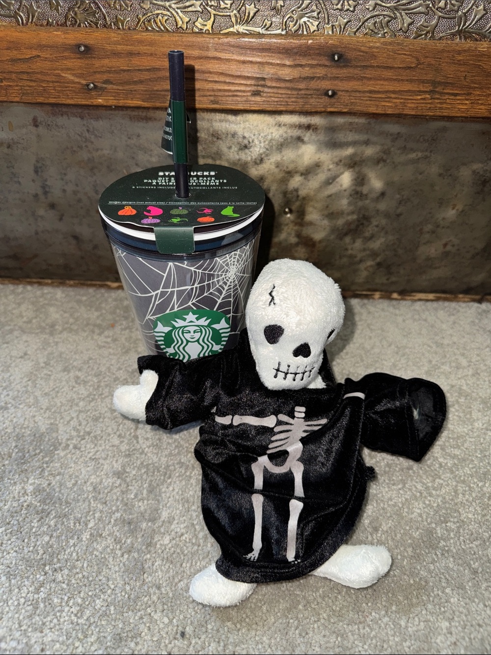 Starbucks 2021 NWT Glow In-The-Dark 16 oz Tumbler w/8 Stickers with Skeleton Ty
